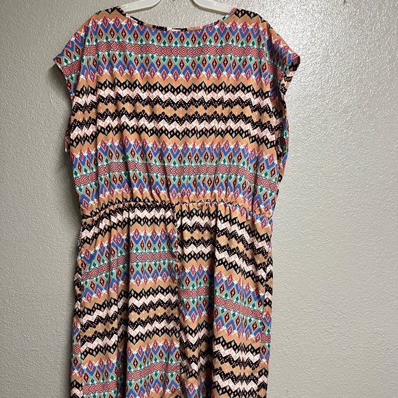 Midi Dress, Horizontal lines, front is shorter than back, batwing/petal sleeve - Picture 5 of 6